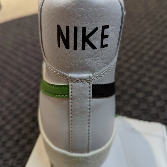 New Nike Blazer Mid '77 Vintage White Chlorophyll Black BQ6806-116 Men’s Size 10 - Picture 2 of 7